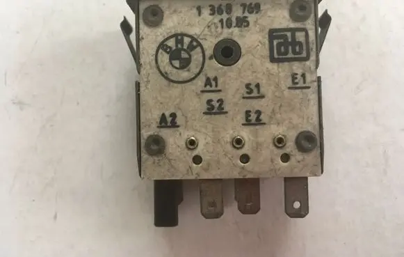 BMW 5 E28 Other relay 1368769