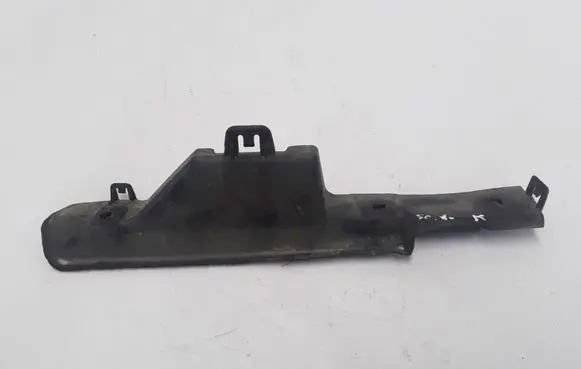 Front wheel arch liner splash guards