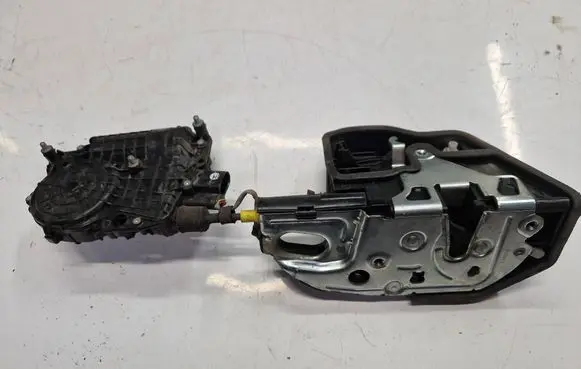 BMW X5 E70 Front door soft close latching motor 7167582
