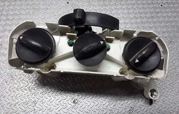 Toyota Corolla Verso E121 Climate control unit 1559112240