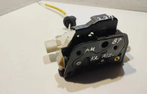 Audi A4 S4 B7 8E 8H Rear door lock 8E0839015