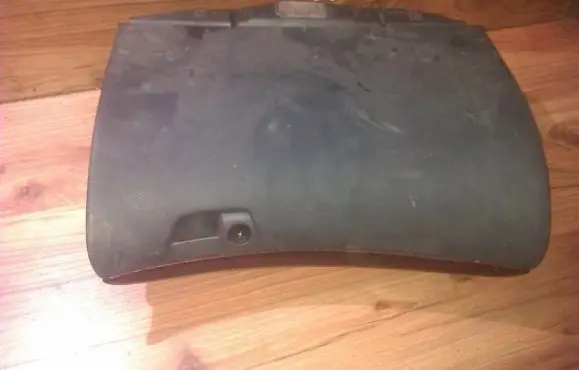 Volvo V70 Glove box