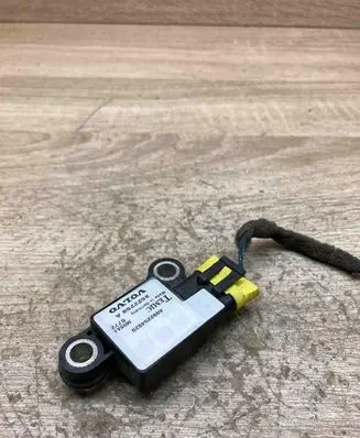 Volvo S70 V70 V70 XC Airbag deployment crash/impact sensor 8622269A WITHPLUG