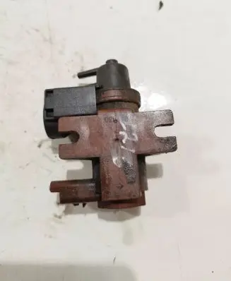 Volvo V70 Turbo solenoid valve 6g9q9e882