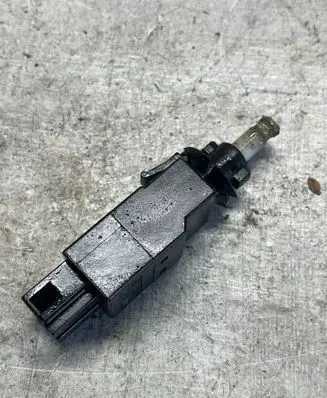 Mercedes-Benz E W211 Brake pedal sensor switch 0015454009
