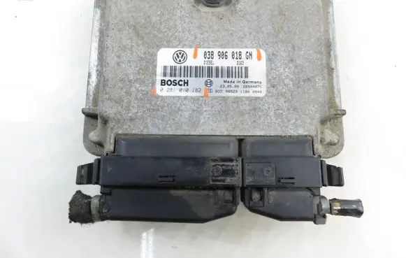 Skoda Octavia Mk1 (1U) Engine control unit/module 0281010182 038906018GN