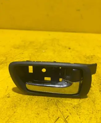 Toyota Corolla Verso AR10 Rear door interior handle 692050F010