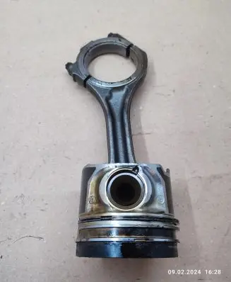Volkswagen Touareg I Piston with connecting rod