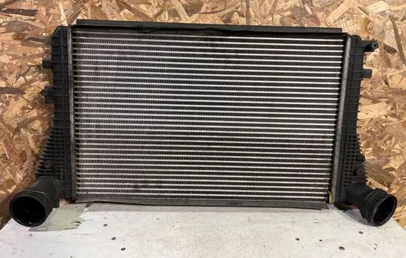 Volkswagen Touran I Intercooler air channel guide 1K0145803
