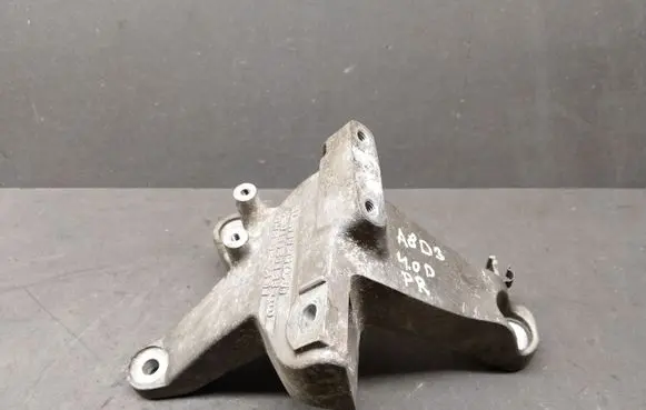 Audi A8 S8 D3 4E Engine mounting bracket 4E0199308BB