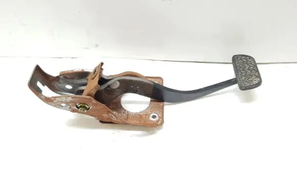 Toyota Avensis T250 Brake pedal