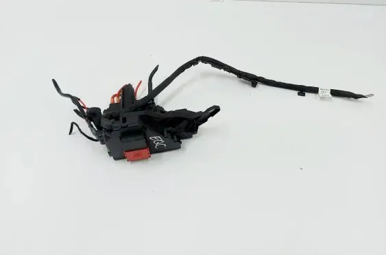 Mercedes-Benz EQC Fuse box cover A2135403939