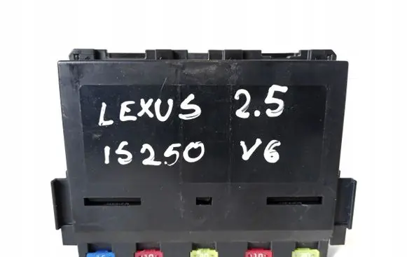 Lexus IS 220D-250-350 Fuse module 8921153020