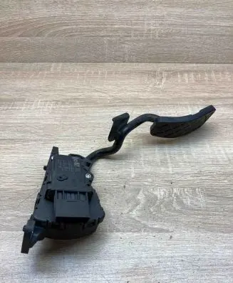 Audi A6 S6 C6 4F Accelerator throttle pedal 4F2721523 6PV00898402 Used