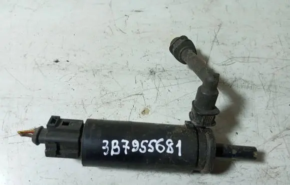 Volkswagen PASSAT B6 Headlight washer pump 3B7955681