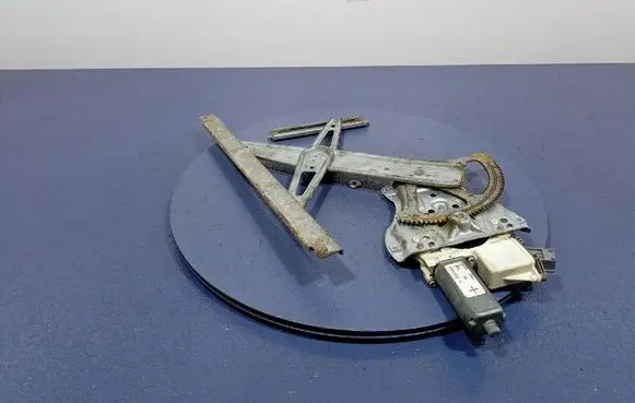 Toyota Avensis Verso Front door window regulator with motor 69820-05050