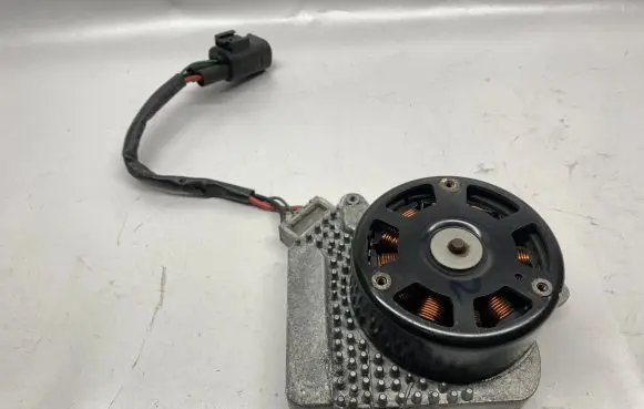 BMW 1 F20 F21 Fan control module 8641947