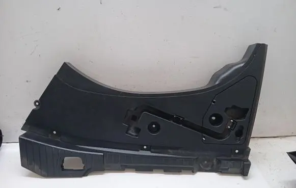 BMW 7 E65 E66 Rear/tail light trim molding 8236375