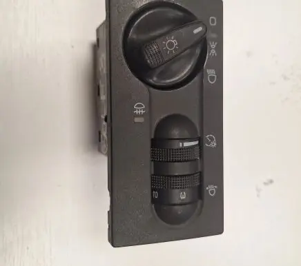 Volkswagen Golf III Light switch 04050504 KLO1H6941531N 61NK0375F