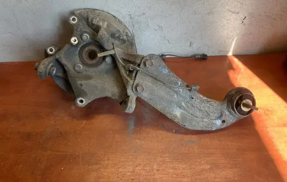Opel Insignia A Rear wheel hub spindle/knuckle 