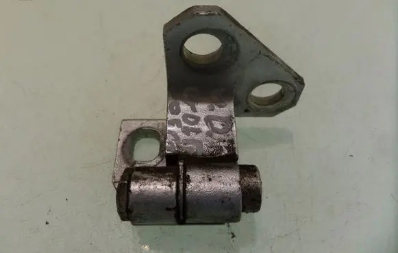 Volkswagen Golf V Front door upper hinge 1K0831402K