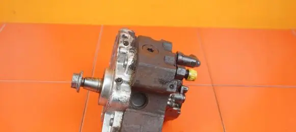 Renault Trafic II (X83) Fuel injection high pressure pump 0445010075 F9Q760