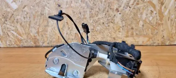 Volkswagen Touareg I Tailgate lock latch 7L0827506E
