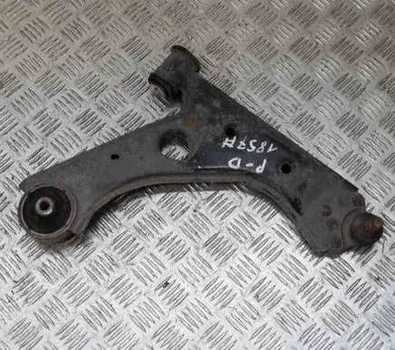 Opel Corsa D Front lower control arm/wishbone 13426553