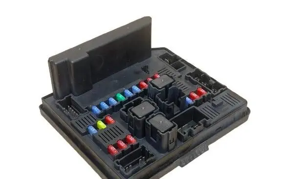 Nissan Qashqai Fuse module 284B7JD02A 6667506229 518975032