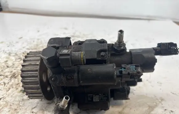 Dacia Duster Fuel injection high pressure pump H8200704210 A2C89782400 167000061R