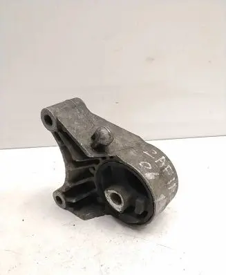 Opel Zafira B Engine mount bracket