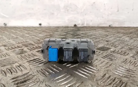 Honda CR-V Relay mounting block TV00030