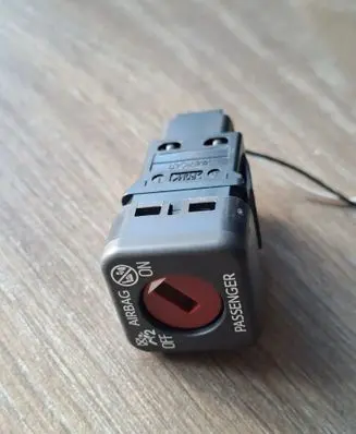 Toyota C-HR II Passenger airbag on/off switch 6905650H030