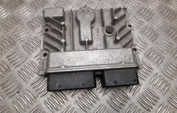 Opel Meriva B Engine control unit/module 55581448