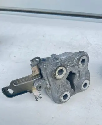 Infiniti FX Gearbox mounting bracket 