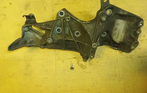 Renault Thalia I Generator/alternator bracket 8200066249