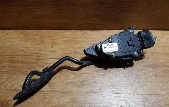 Nissan Primera Accelerator throttle pedal 18002au400 6pv00862003