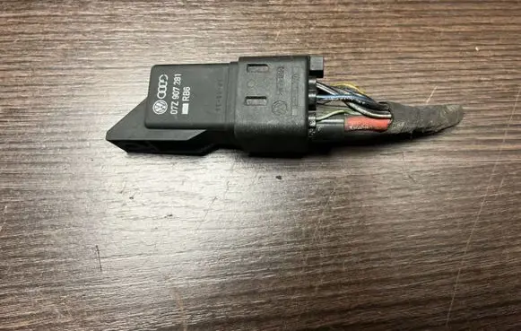 Glow plug pre-heat relay