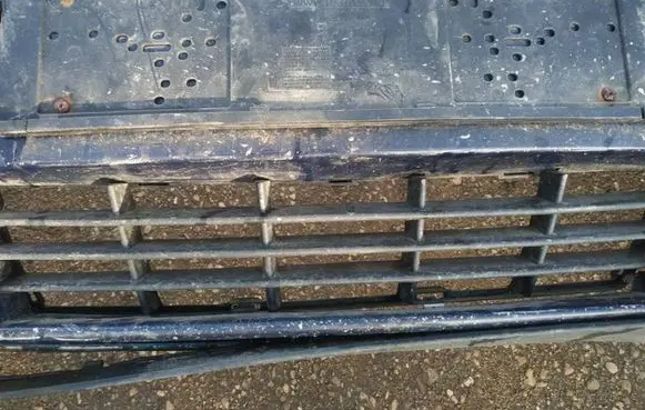 Volvo V50 Front bumper lower grill