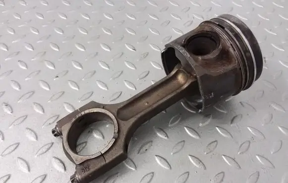 BMW X5 E70 Piston with connecting rod 84L107