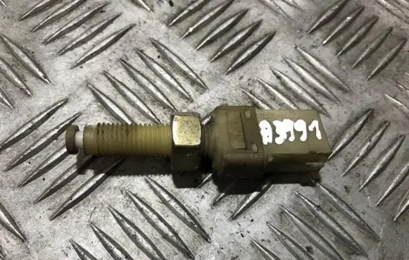 Audi A4 S4 B5 8D Brake pedal sensor switch 443945515