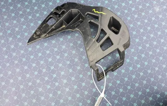 BMW 5 G30 G31 Front bumper mounting bracket 7385348