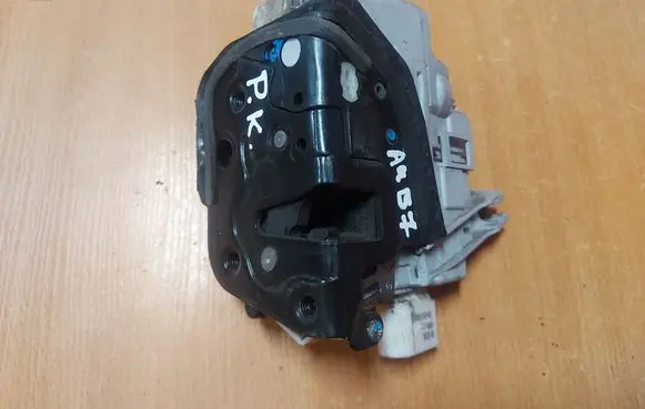 Audi A4 S4 B7 8E 8H Front door lock