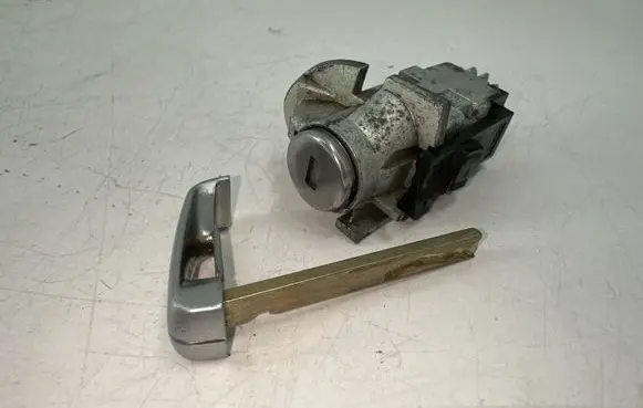BMW 1 F20 F21 Front door lock (next to the handle) 51217310729