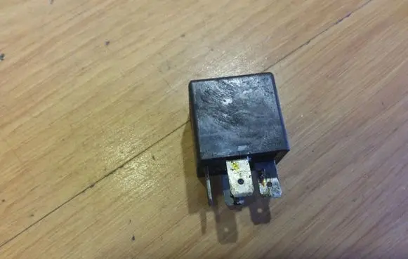 Volkswagen PASSAT B5 Other relay 11200020020