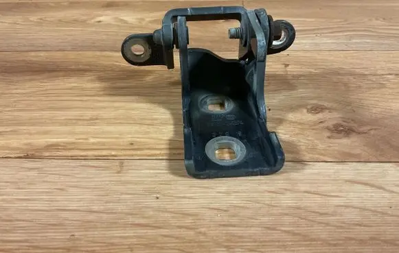 Opel Insignia A Front door upper hinge A046574 32908