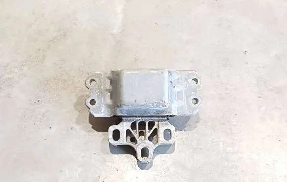 Engine mount bracket
