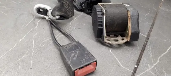 Mercedes-Benz S W220 Seat belt trim 2208601585