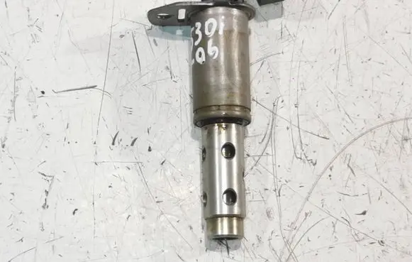 BMW 5 E60 E61 Camshaft vanos timing valve 7585425 13151284