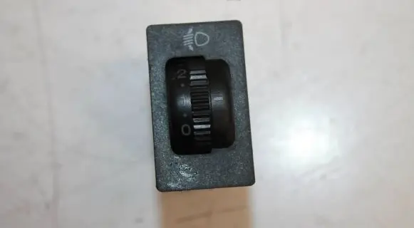 Toyota Corolla Verso E121 Headlight level height control switch 8415202021